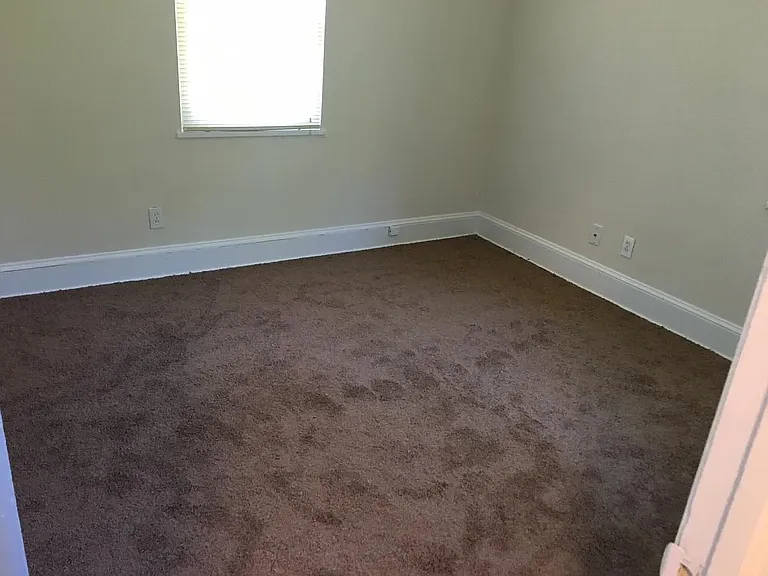 218 Granby Park #B — Photo 8