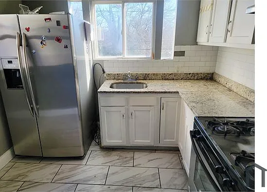 3 bed, 1321 sqft, $2,400 — Photo 2