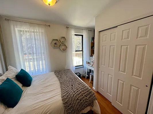 Rented by J Misrahi Realty Corp | media 4