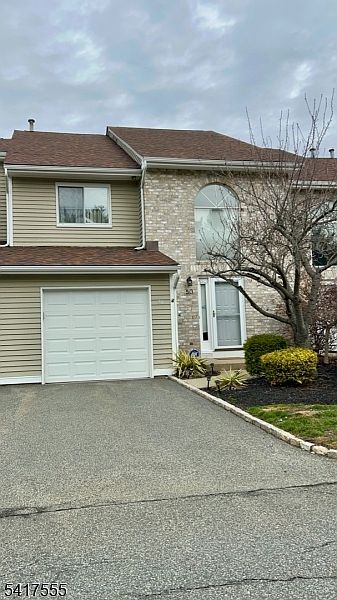 1st image of 50 Castle Ridge Dr