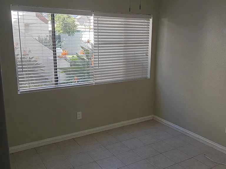 367 N Melrose Dr N #E — Photo 29