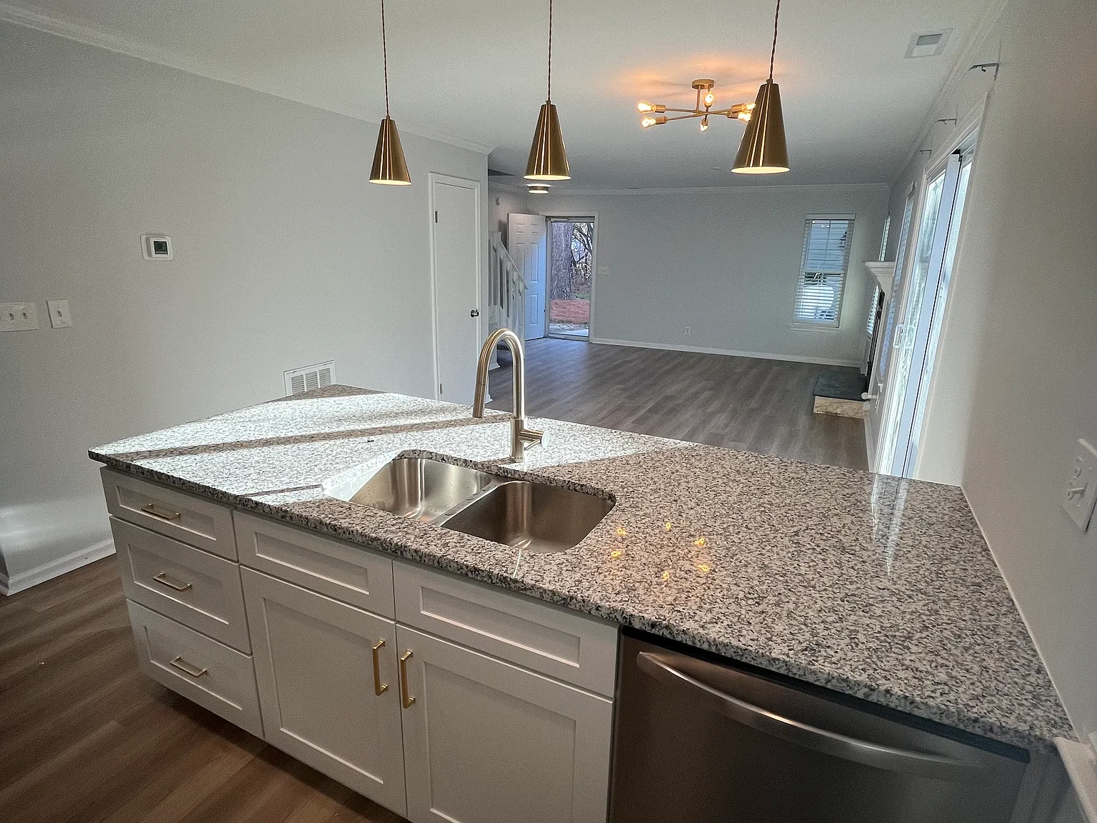 2 bed, 1254 sqft, $1,975 — Photo 4