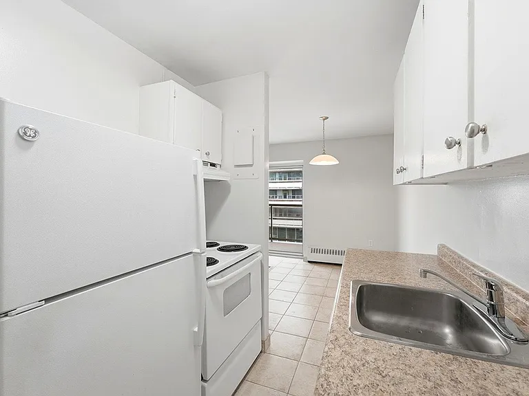 1223 Richmond St — Photo 12