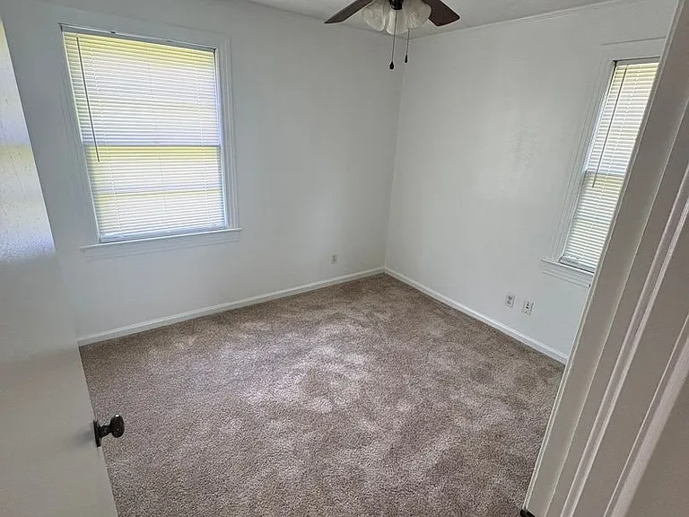 320 Ray Ave — Photo 8
