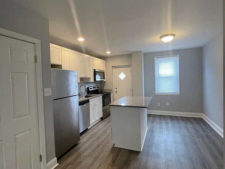 3607 W Lexington St — Photo 6