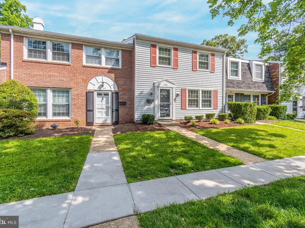 1750 Woodridge Ct, Crofton, MD 21114