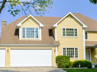 1088 Wedgewood Dr, Crystal Lake, IL 60014