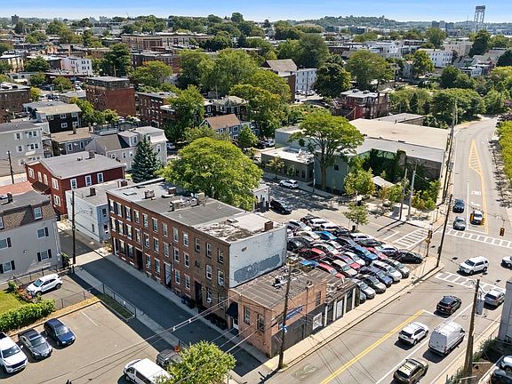 3rd image of 25 Division St