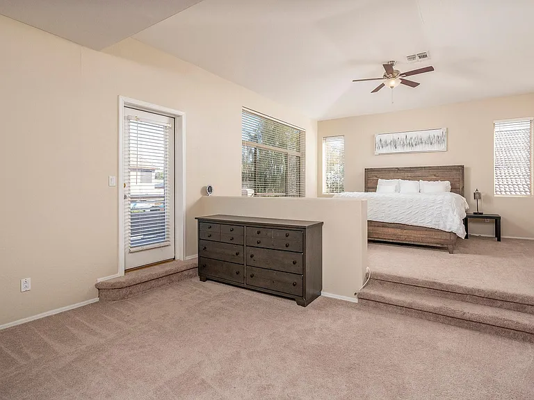 4506 E Robin Ln — Photo 7