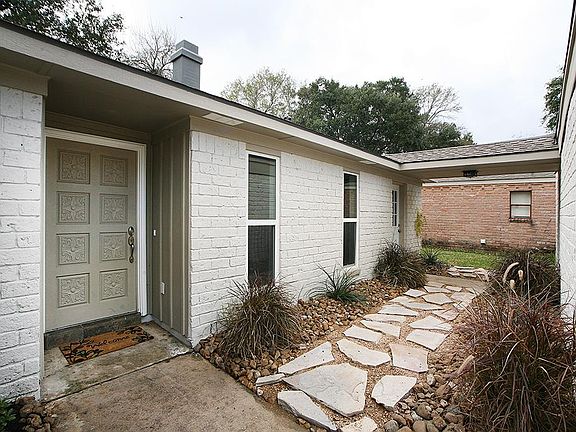 3rd image of 13827 Oakwood Ln