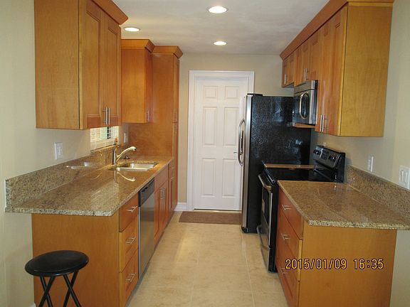 Cooks kitchen,great storage!