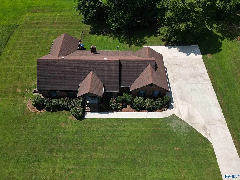 120 Roy Dr — Photo 2