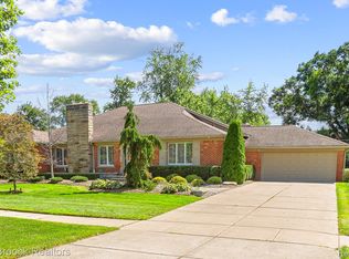 18639 Warwick Dr, Beverly Hills, MI 48025