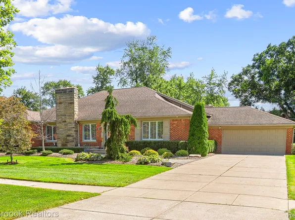 18639 Warwick Dr, Beverly Hills, MI 48025
