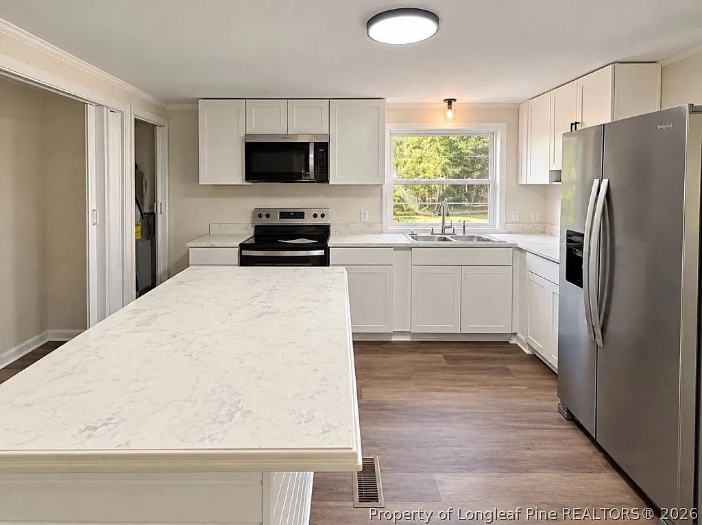 3 bed, 2.0 bath, 1388 sqft, $1,650 — Photo 4