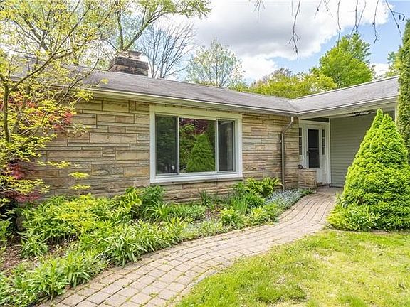 3rd image of 219 Meadowbrook Dr