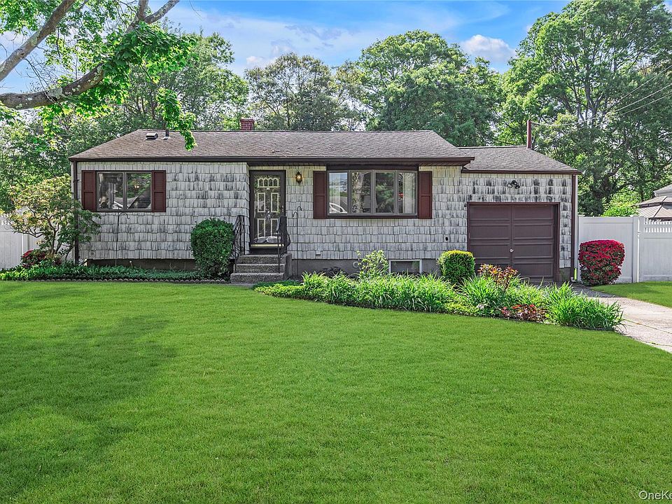 1st image of 472 Bohemia Parkway