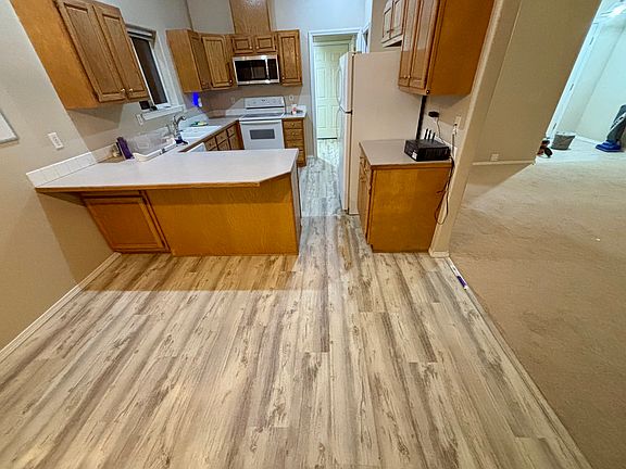 4th image of 330 E Belair Dr