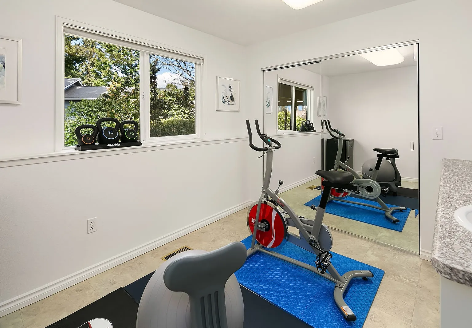 4 bed, 3215 sqft, $12,000 — Photo 4