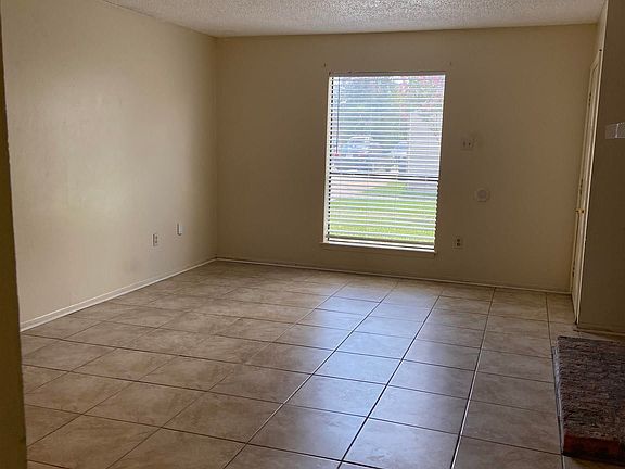 4th image of 1941 Southpointe Dr
