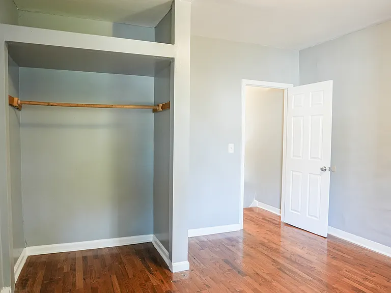 2630 E Monument St — Photo 15