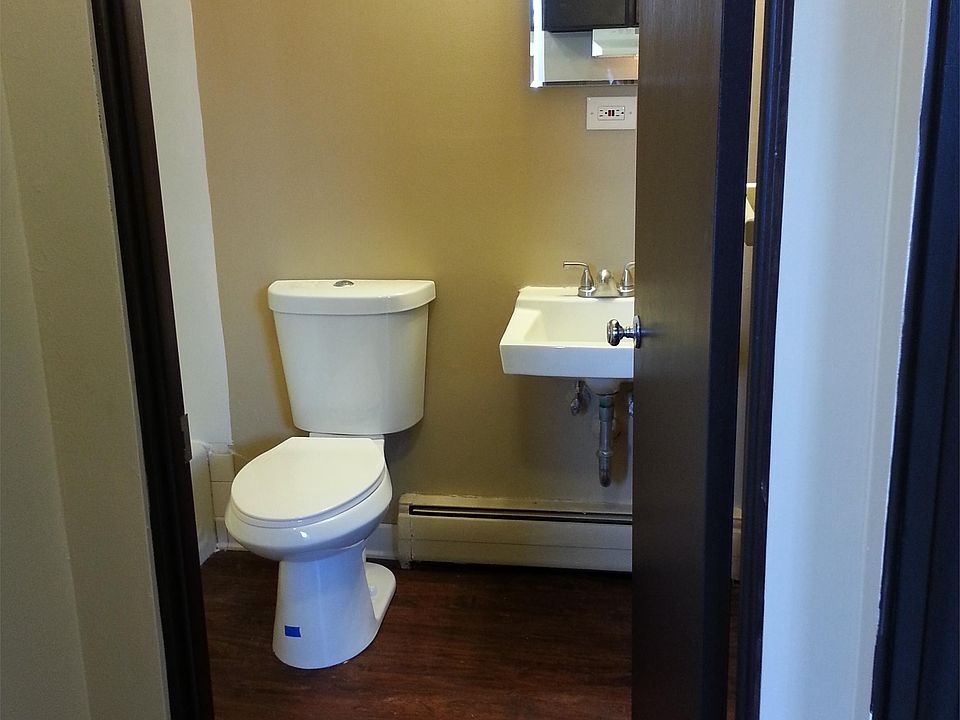 2nd image of 910 Luther Pl APT 2