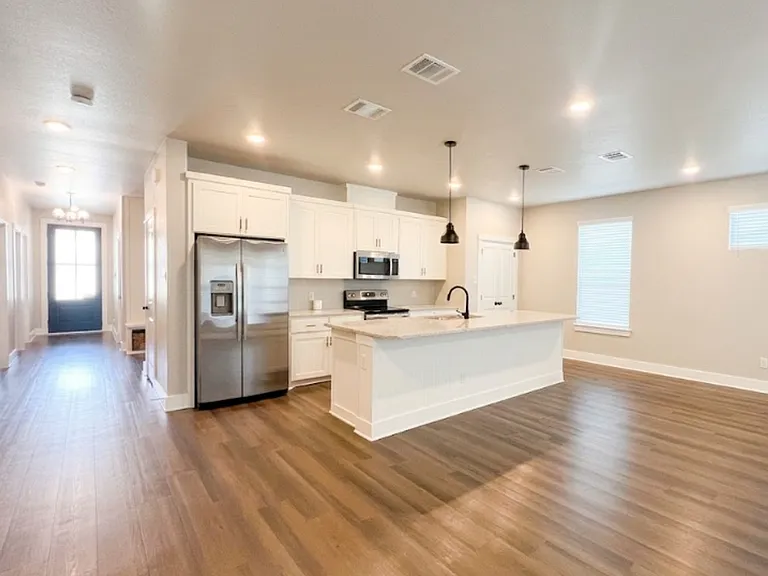2053 Stillwell St — Photo 3