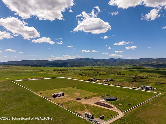 3rd image of 1505 County Road 117