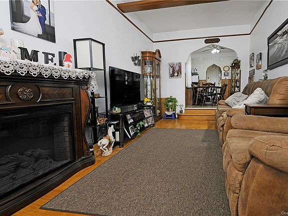 5th image of 2440 Fenton Ave
