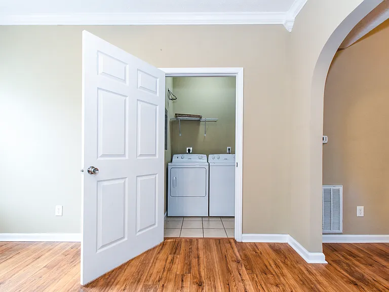 Silver Creek Apartments — Photo 5