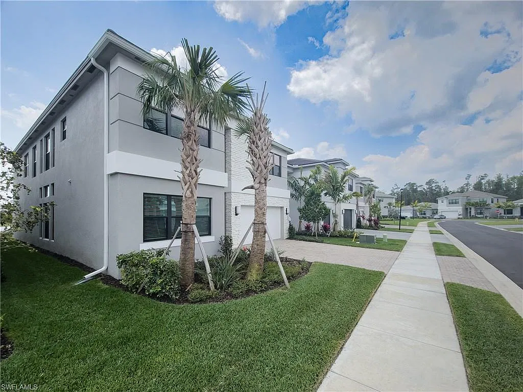 5 bed, 7.0 bath, 4435 sqft, $4,650 — Photo 2