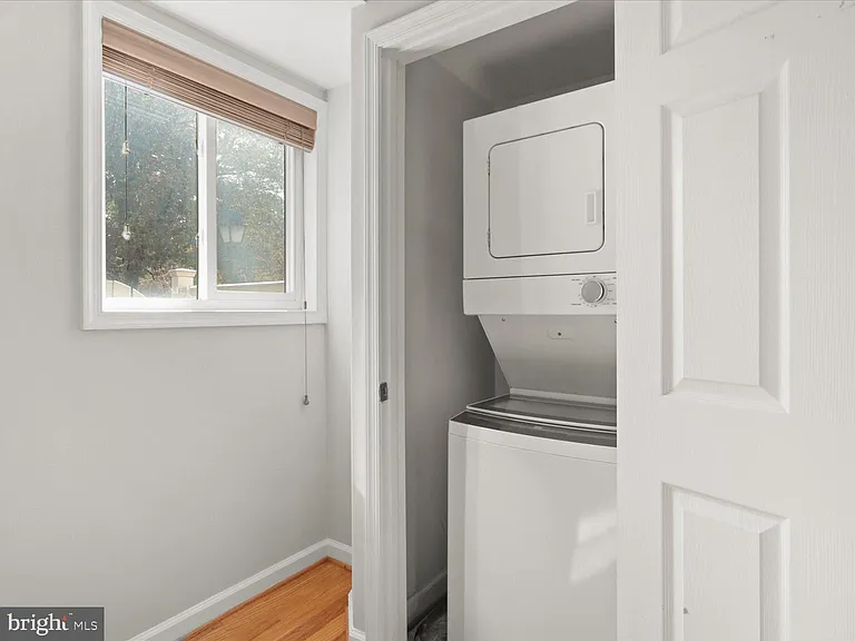 1627 N Van Dorn St — Photo 13