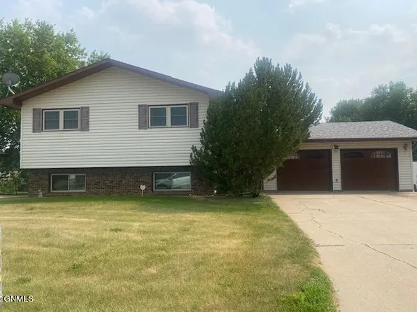213 11th St NW, Beulah, ND 58523