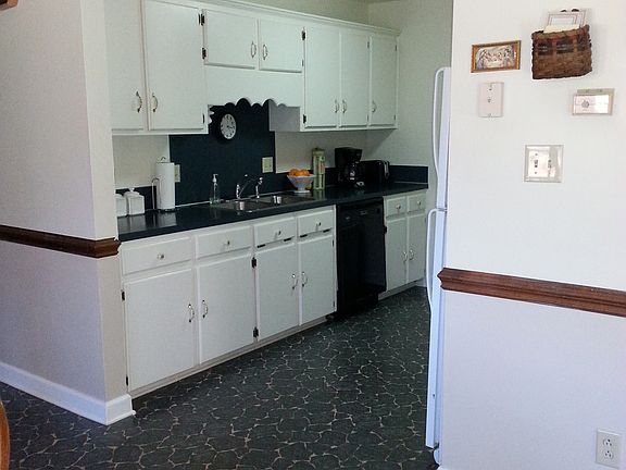 5th image of 205 Dover Dr