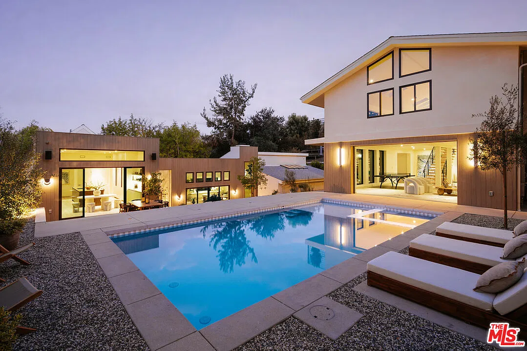 5 bed, 5.5 bath, 6320 sqft, $30,000 — Photo 1