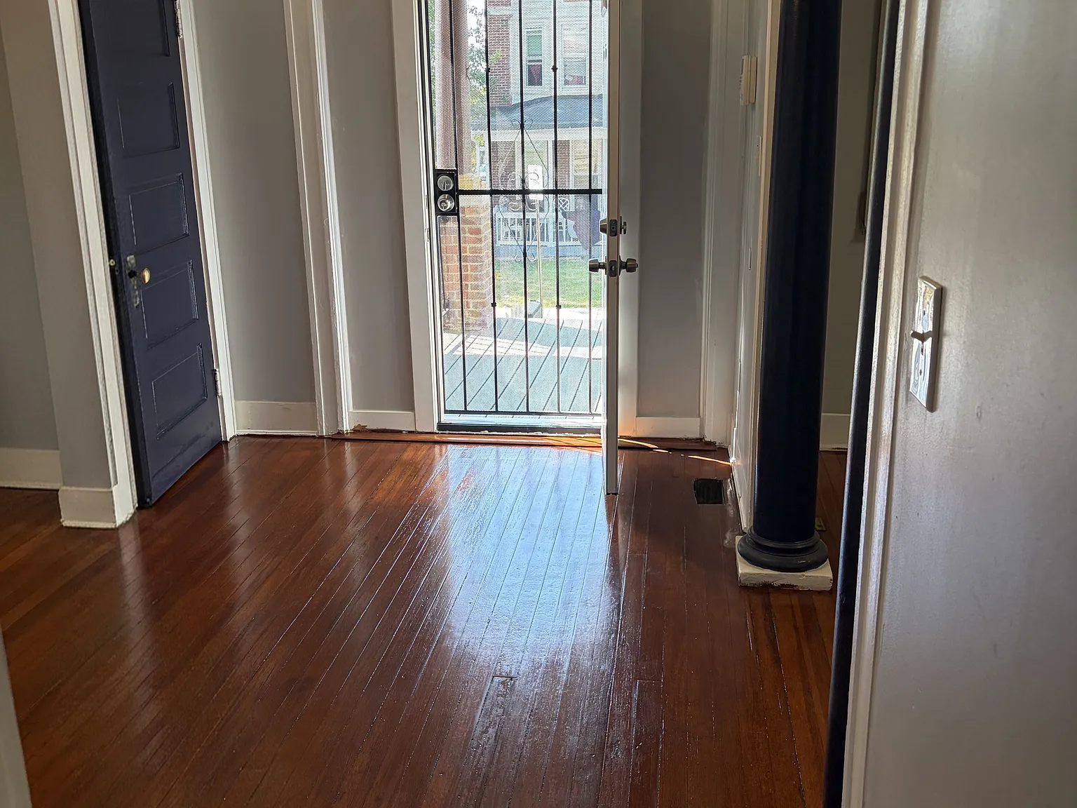 4 bed, 1.5 bath, 1900 sqft, $2,100 — Photo 2
