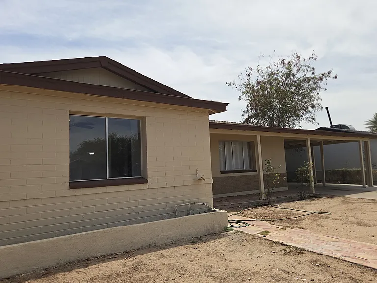 2027 W Roeser Rd — Photo 2
