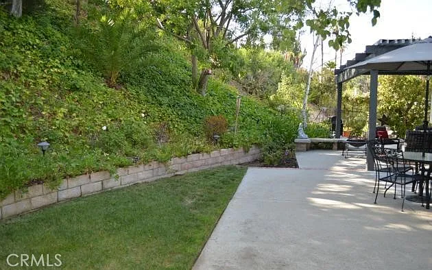 6757 Daryn Dr — Photo 23