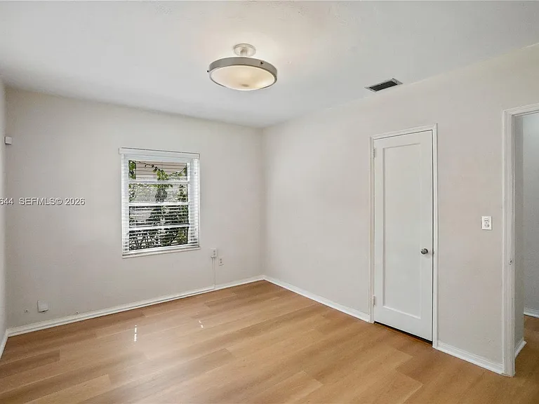 2460 SW 24th St — Photo 17