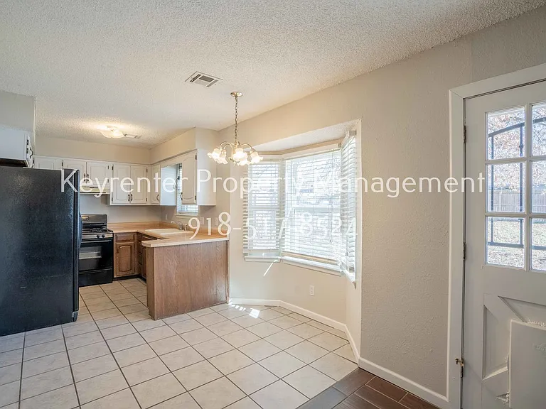 4601 S Cedar Ave — Photo 5