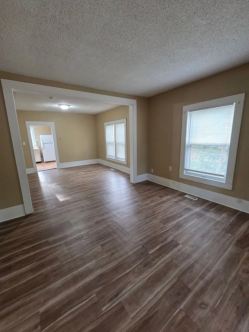 1350 S Greenwood - 2 Bedroom, 1 Bathroom Home with 2-Car Garage - $900 — Photo 2