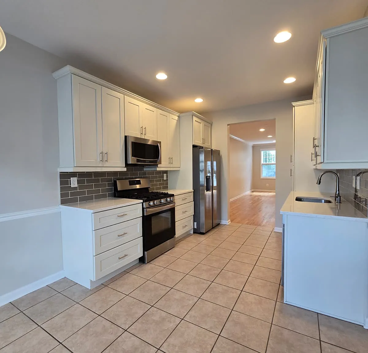 567 Coventry Dr — Photo 4