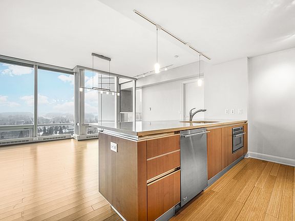 5th image of 340 E Randolph St Unit 501