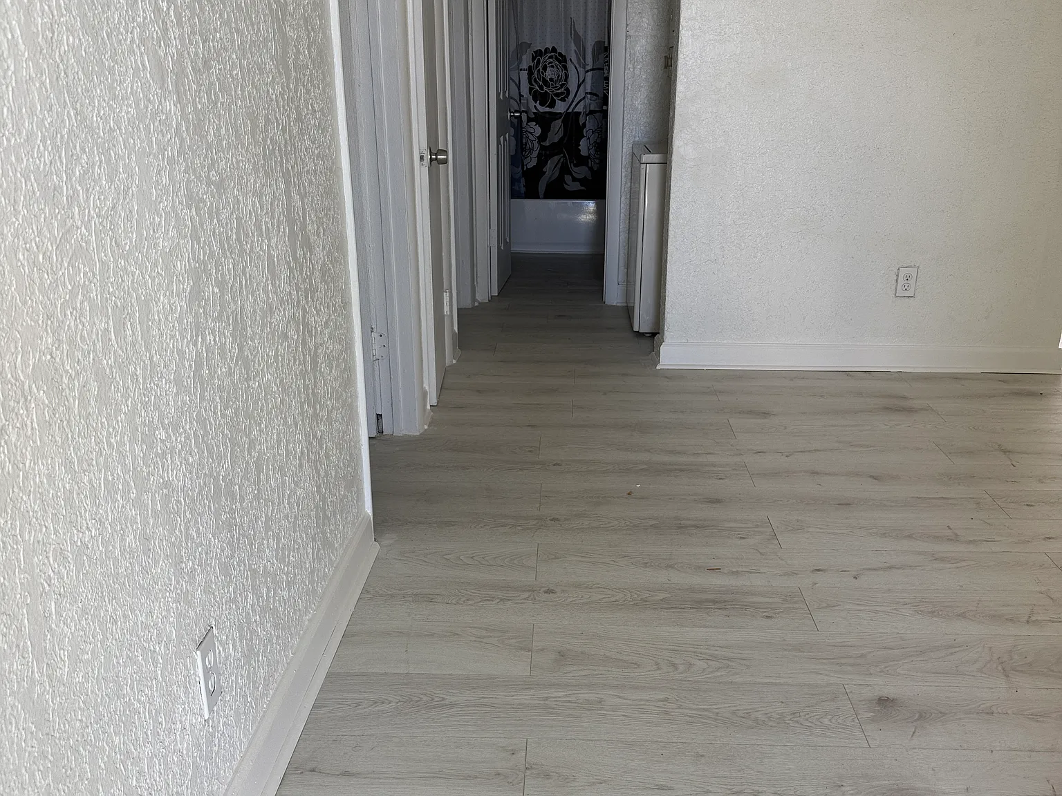 NW 3rd Ave, Hallandale — Photo 3