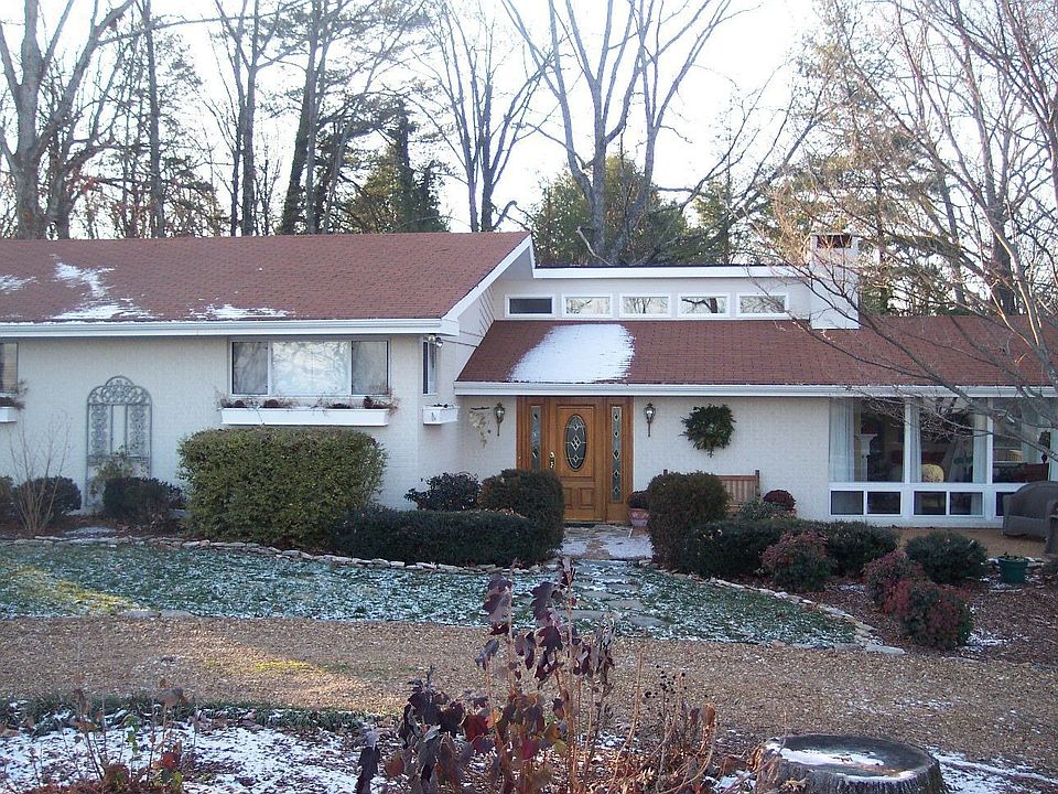 Totally remodeled across from the brow of Signal Mountain