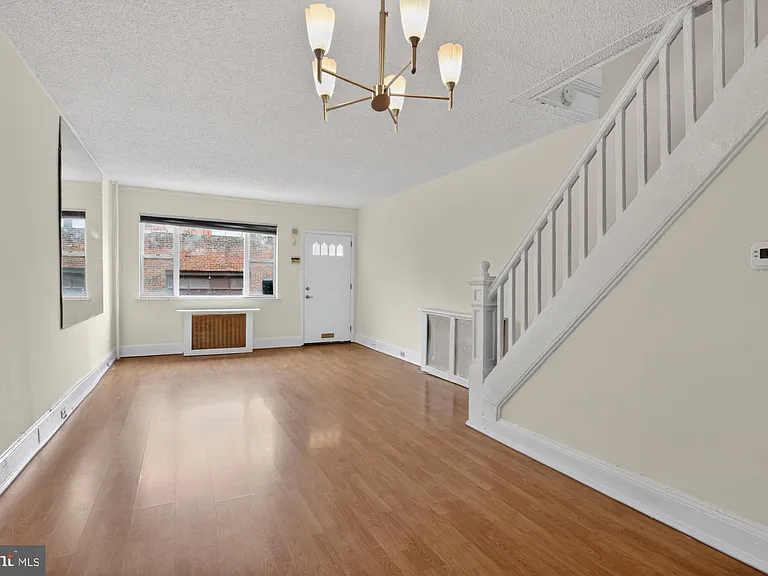 1519 Emily St — Photo 9