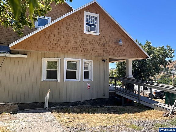 4th image of 213 Cedar St