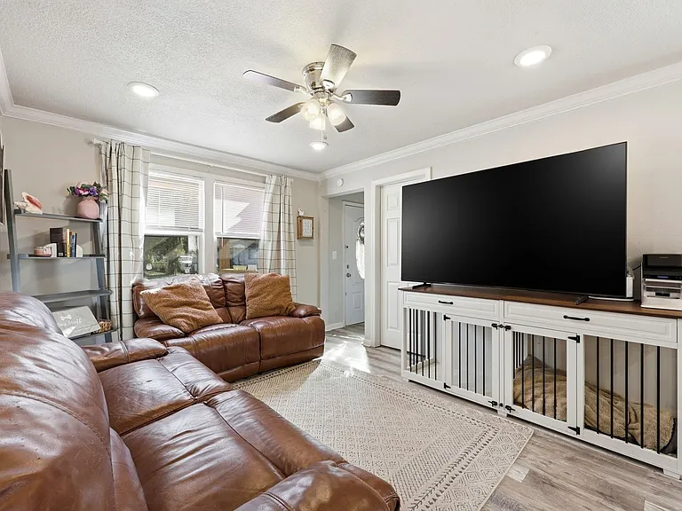 5327 Lexington Ave — Photo 7