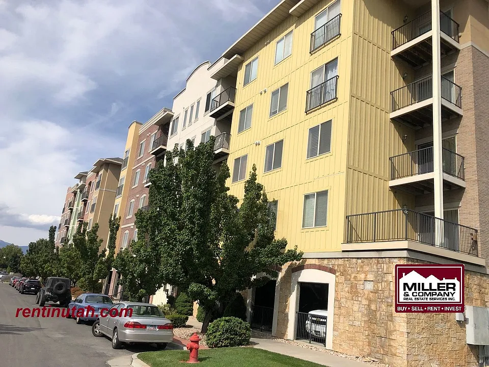165 Albion Village Way #403
