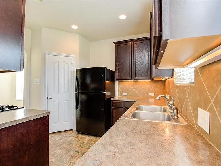 5136 Gable Ln — Photo 11